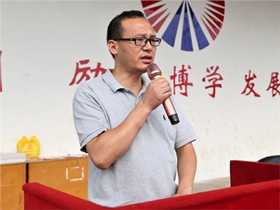 经纬学校举行开学典礼 77万元奖励优秀师生